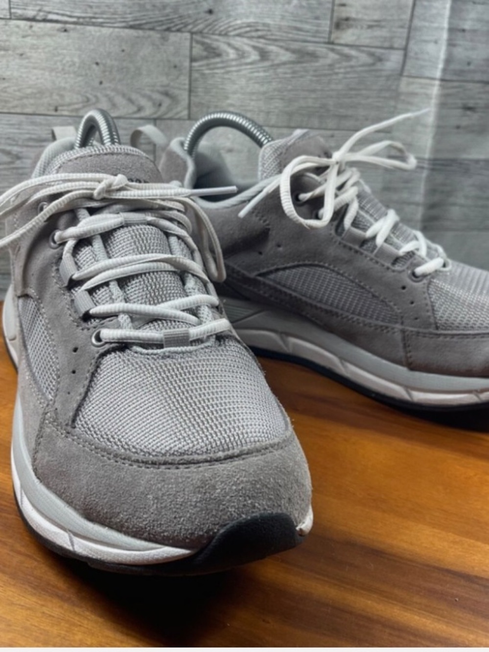 L.L. Bean Sneakers Women 10M 
Comfort Fitness Running Shoe 
Gray Suede